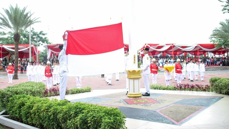 Ilustrasi Pengibaran Bendera Merah Putih Ilustrasi Pengibaran Bendera Merah Putih