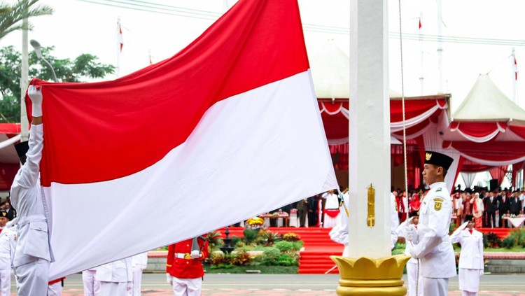 3 Tokoh Pengibar Bendera Merah Putih Saat Upacara Kemerdekaan Indonesia