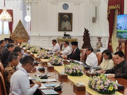 Jokowi Gelar Ratas soal Polusi Udara Jabodetabek, Heru Budi-RK Hadir