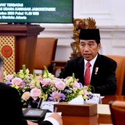 Jokowi Arahkan PNS Kerja Hybrid Mulai September Buat Kurangi Polusi Udara