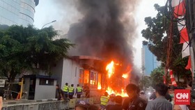 Halte Transjakarta Tendean Kebakaran