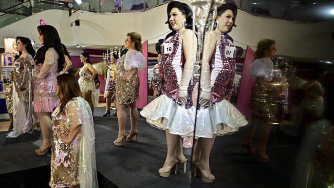 FOTO: Lenggak-lenggok Miss Jumbo Queen Thailand