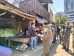 Ratusan Pedagang Pasar Tumpah Keputran Ditertibkan
