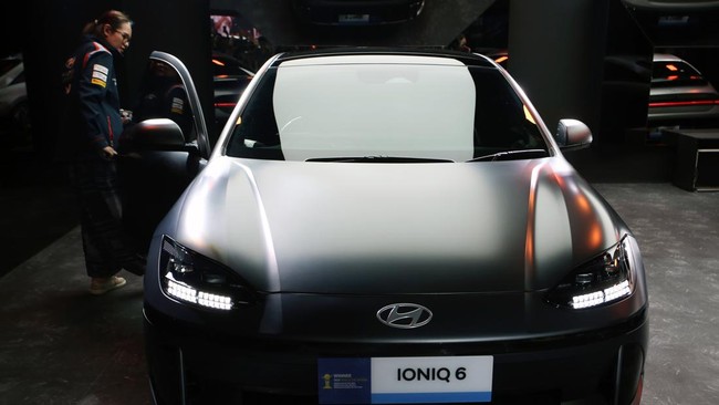 Hyundai menawarkan Ioniq 6 dengan harga Rp1,197 miliar on the road Jakarta.