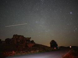 Apa Itu Hujan Meteor Alfa Monocerotid yang Terjadi Malam Ini?