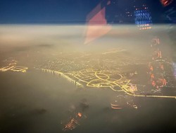 Viral! Pilot Posting Polusi Jakarta Siang-Malam dari Langit