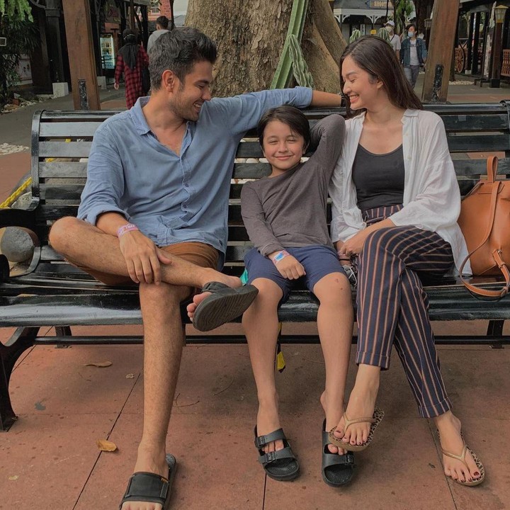 <p>Sebelum resmi menjadi ibu sambungnya, Arjuna sudah sangat dekat dengan Faradhilla. Ia bahkan kerap menghabiskan waktu bersama. (Foto: Instagram: @bryanmckenziee)</p>
