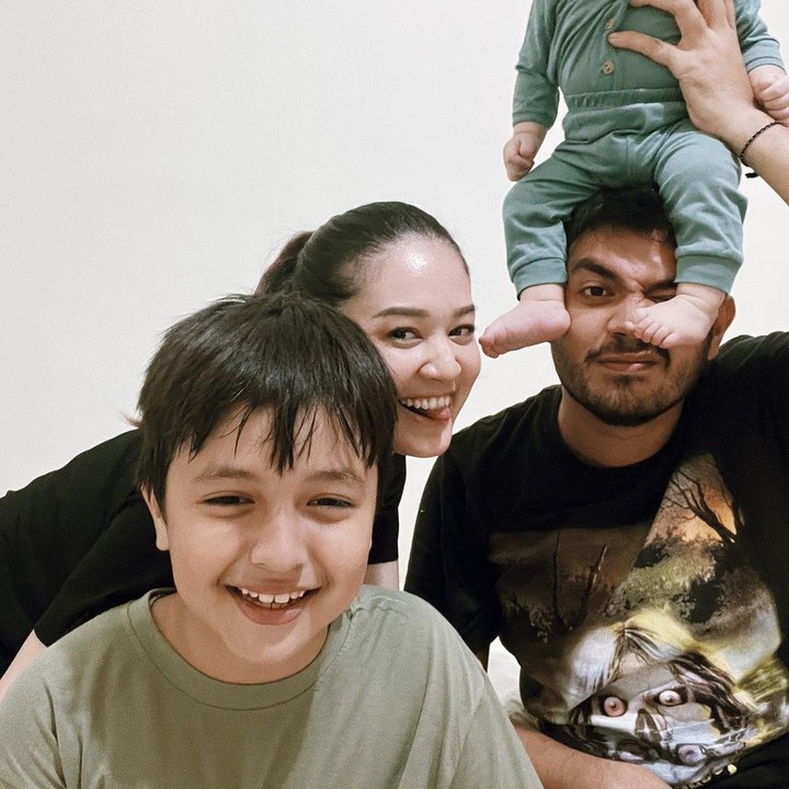 <p>Banyak netizen yang turut berbahagia dengan kedekatan Faradilla dan putra sambungnya. Mereka pun mendoakan agar Faradilla dan keluarga selalu diberikan kebahagiaan. (Foto: Instagram: @faradillayoshi)</p>