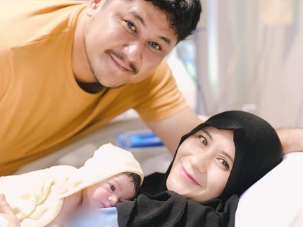 Cerita Ryana Dea Melahirkan Anak Ketiga, Lama Menunggu Bukaan & Tersenyum saat Mengejan