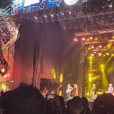 The Cardigans di 90's Festival: Reminisensi Penonton yang Telat Panas