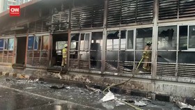 VIDEO: Kebakaran Halte Tendean Padam dalam 30 Menit, Lalin Macet Total