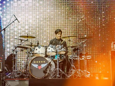 img-title Tampil di Konser Dewa 19, Tyo Nugros Dipuji Drummer Terganteng se-Antariksa