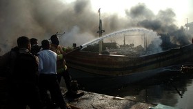 Kebakaran Hebat Pelabuhan Tegal, Ganjar Koordinasi Proses Pemadaman