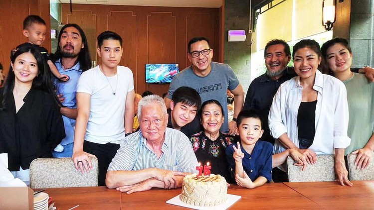 Keluarga Inge Anugrah dan Ari Wibowo