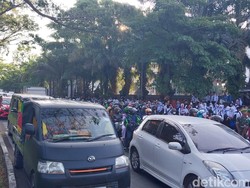 Jalan Veteran Kota Malang Macet Usai Bubaran Ospek Maba UB