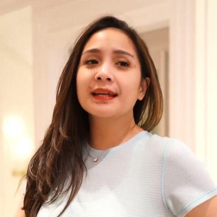 <p>Selain tubuhnya yang tampak lebih langsing, wajah glowing Gigi juga mencuri perhatian netizen. Meski sibuk bekerja, Gigi memang dikenal sebagai artis yang rutin merawat diri untuk menjaga penampilan. (Foto: Instagram @raffinagita1717)</p>