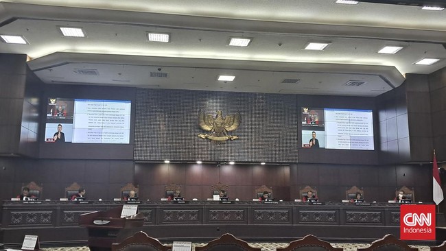 Mahkamah Konstitusi menolak pengujian sejumlah pasal pada UU LLAJ karena pemohon tidak memiliki kedudukan hukum untuk mengajukan permohonan.
