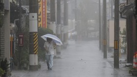 Jepang Dihantam Topan Lan, 240 Ribu Warga Diminta Evakuasi