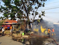Tetangga Nekat Bakar Kios Es Teh di Mojokerto Gegara Gadai Jam Tangan