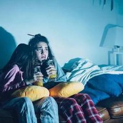 Menonton Film Horor Ternyata Bisa Membakar Kalori, Ini Alasan dan 5 Manfaat Tak Terduga Lainnya!