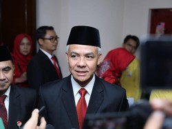SMRC: Ganjar Bertengger di Puncak Elektabilitas, Kalahkan Prabowo & Anies