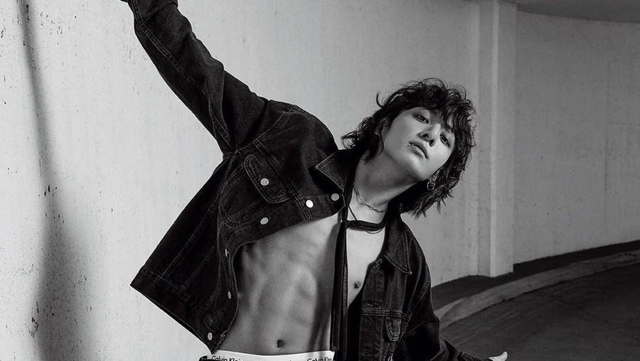 Gaya Jungkook BTS dalam pemotretan Calvin Klein