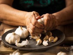Makan Bawang Putih-Timun Bisa Menetralkan Kolesterol? Ini Faktanya