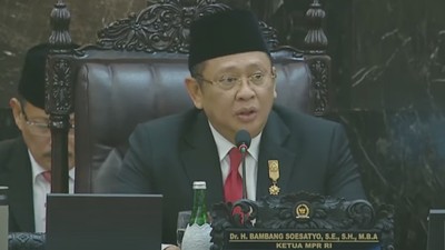 Ketua MPR Bamsoet menerima laporan baru 489 orang anggota yang hadir saat pembukaan dimulai. Total jumlah anggota MPR RI periode ini mencapai 711 orang.