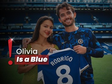 img-title Pertama Kali Lihat Chelsea FC Tanding, Olivia Rodrigo Dapat Jersey Spesial