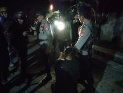 Viral Video Polisi Terperosok Selokan saat Penangkapan Maling di Kasongan