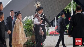 Jokowi Hadiri Sidang Tahunan MPR Pakai Baju Tanimbar Maluku