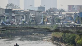 Karawang 'Digoyang' Polusi, Nomor 1 Kota Udara Terburuk di RI Pagi Ini