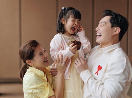 Sweet! 7 Potret Kebersamaan Edric Tjandra dan Sang Putri yang Berusia 4 Tahun