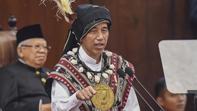Presiden Jokowi membahas sejumlah hal dalam Sidang Tahunan MPR 2023. Salah satu hal yang dibahas adalah peran dan arahan ''Pak Lurah' di Pilpres 2024.