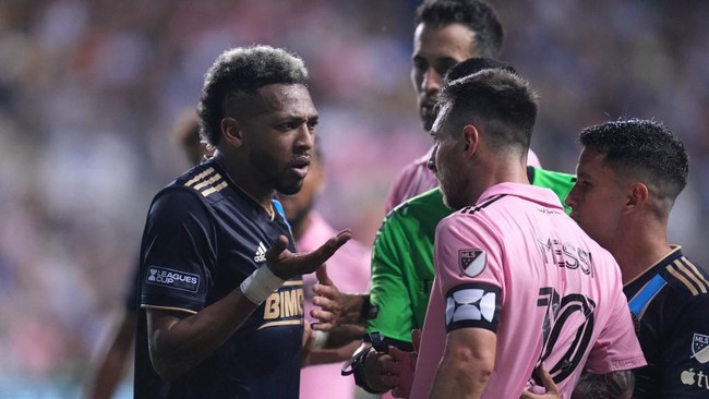 Momen Lionel Messi ribut dengan pemain Philadelphia Union Jose Martinez mewarnai kemenangan Inter Miami di semifinal Leagues Cup 2023.