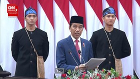VIDEO: Jokowi Usulkan Gaji AS TNI-Polri Naik 8 Persen