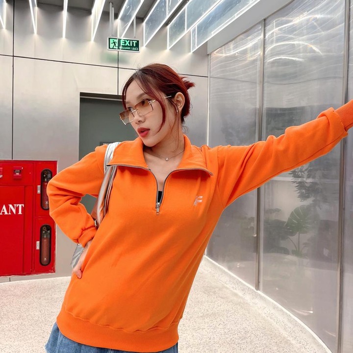 <p>Pada akhir Juni kemarin, perutnya pun sudah mulai terlihat membesar. Baby bump memang biasanya baru akan terlihat di trimester 2 kehamilan. (Foto: Instagram @triarona)</p>