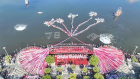 Kisah Bunga Rampai untuk HUT ke-78 RI di Pantai Losari Makassar
