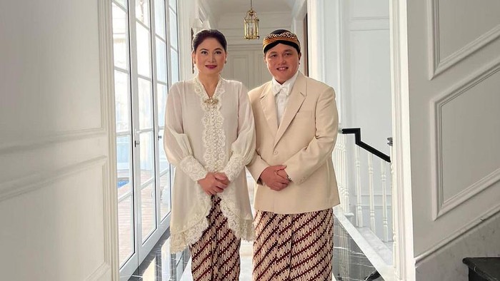 Pakaian Erick dan Liza Thohir di upacara 17 Agustus