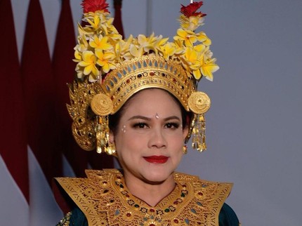 7 Potret Perempuan Indonesia Anggun Pakai Baju Adat, Iriana Jokowi hingga Sri Mulyani