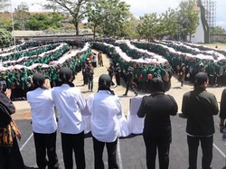 UIN Tulungagung Raih Rekor Muri Kaligrafi Asmaul Husna Panjang 1.500 Meter