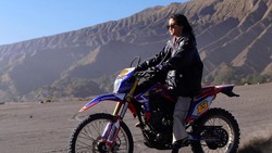 Lirik Jadi Kekasihku Saja - Keisya Levronka