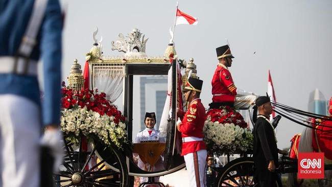 Polda Metro Jaya menyiapkan rekayasa lalin dalam rangka kirab bendera pusaka Merah Putih dan teks original proklamasi dari Monas, Jakarta, ke IKN, Sabtu (10/8).