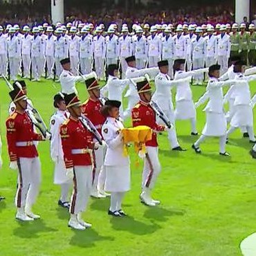 Profil Lilly Indiani Paskibraka Pembawa Baki yang Sepatunya Copot Saat Upacara di Istana