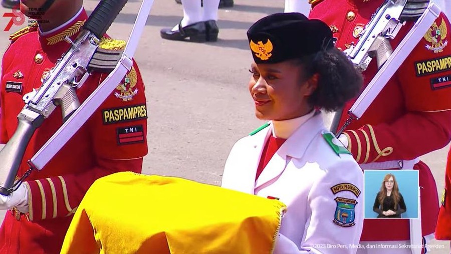 Lilly Indriani Supratman Wenda menjadi pembawa baki nasional 2023. Lilly Indriani Supratman Wenda menjadi pembawa baki nasional 2023.
