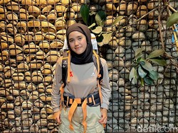Gadis Bandung Pendaki 22 Gunung Menuju Puncak Arjuno Saat HUT RI