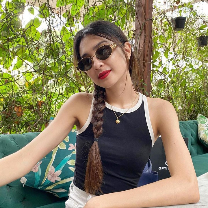 <p>Penampilan Mikha Tambayong juga terlihat semakin kece, lho. Pemilik nama asli Maudy Mikha Maria Tambayong ini kerap tampil cantik mengenakan busana modis. "Efek menikah dgn org yg tepat..❤️ terpancar aura ya kak," komentar @elf**********. (Foto: Instagram @miktambayong)</p>