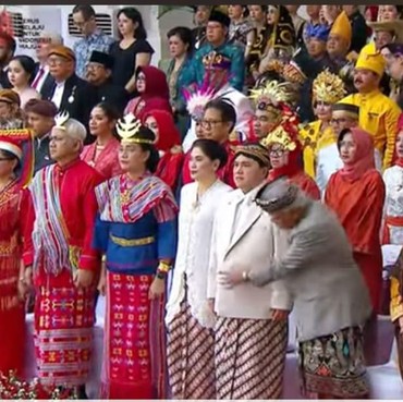 Menteri Basuki Bongkar Obrolan Saat Iseng Cek Baju Erick Thohir di Upacara HUT RI