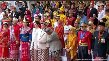 img-title Menteri Basuki Bongkar Obrolan Saat Iseng Cek Baju Erick Thohir di Upacara HUT RI