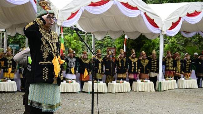 General Manager Operation PT Mifa Bersaudara Hadi Firmansah mengatakan pakaian baju adat aceh yang digunakan saat upacara dalam rangka memeriahkan HUT ke-78 RI.